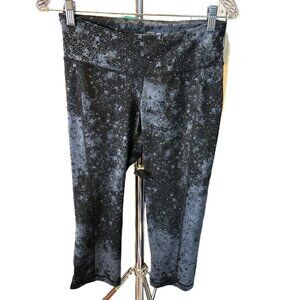 Old Navy Active Fitted Womens Capri Leggings M Black Gray